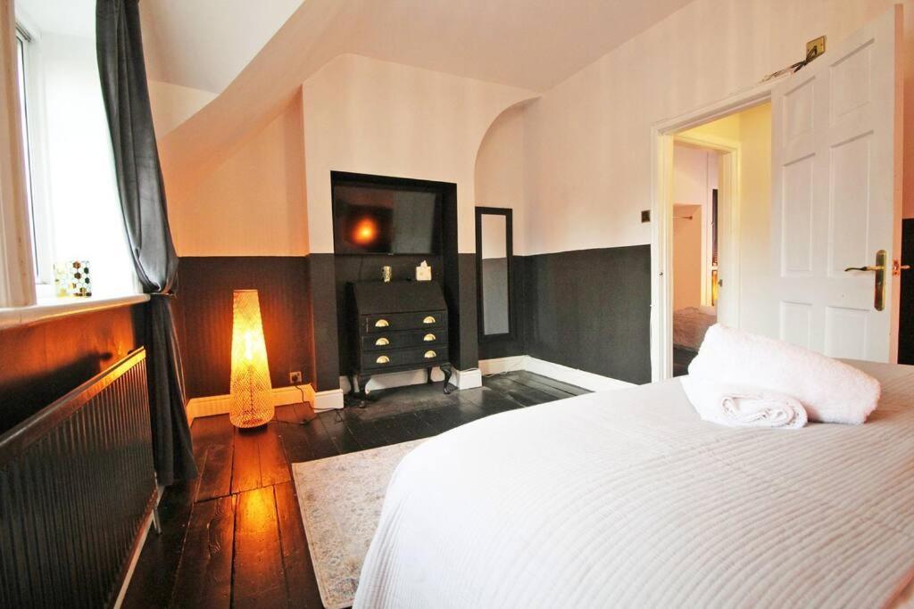 Apartment In The Heart Of Chester, Historical & Stylish Chester