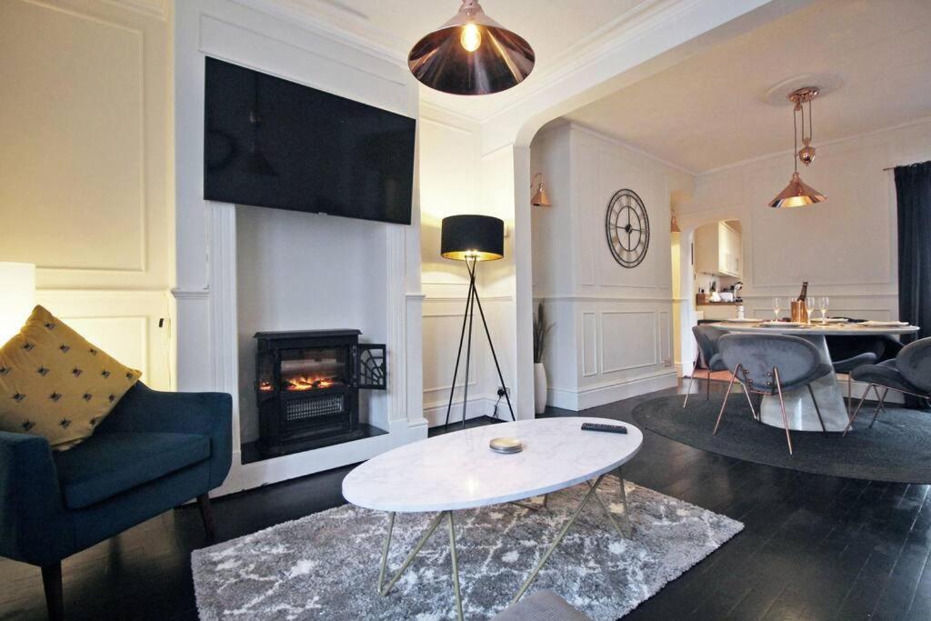 Apartment In The Heart Of Chester, Historical & Stylish *