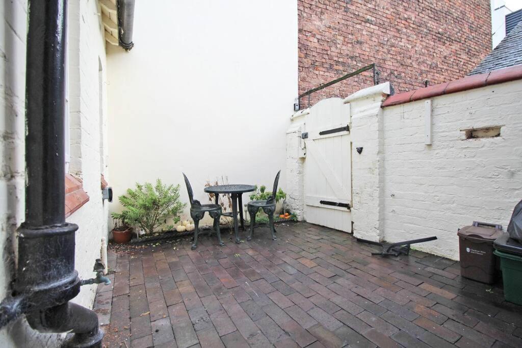 Apartment In The Heart Of Chester, Historical & Stylish Chester