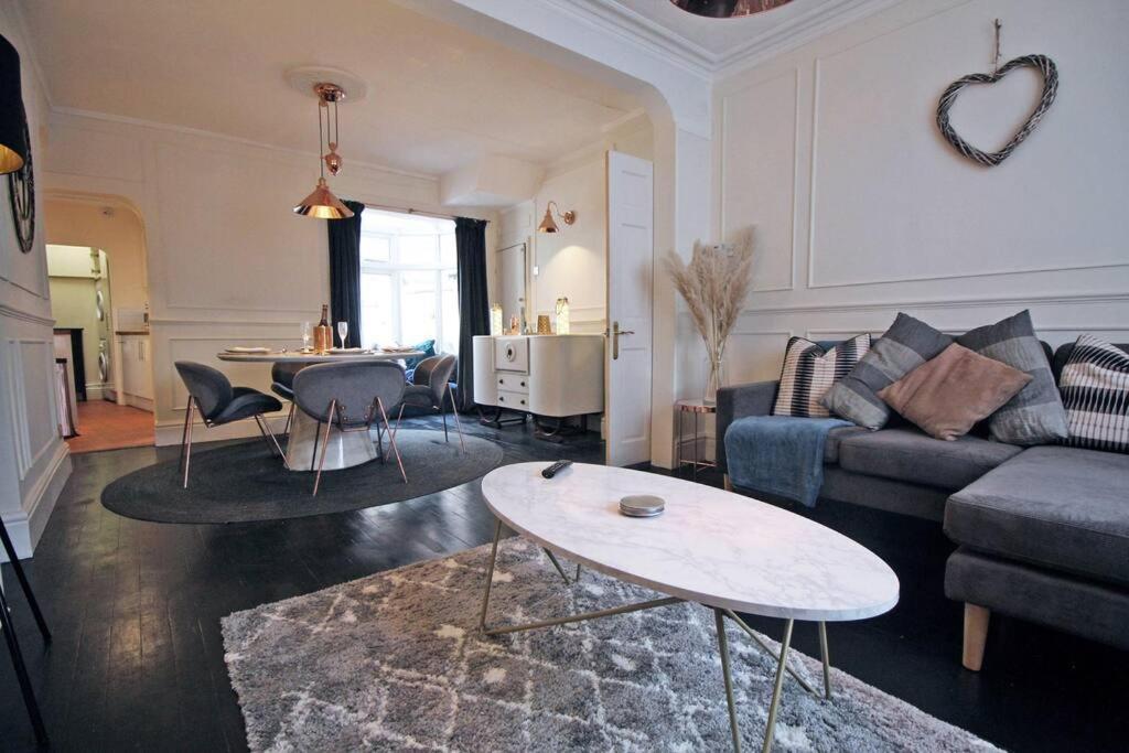 Апартаменты In The Heart Of Chester, Historical & Stylish *