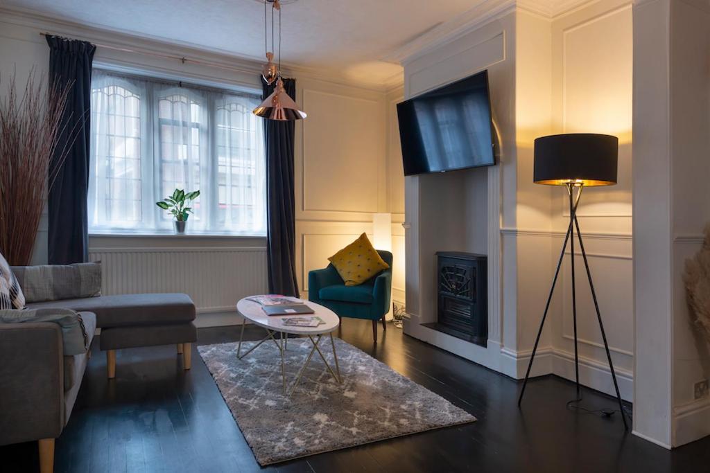 Apartment In The Heart Of Chester, Historical & Stylish *