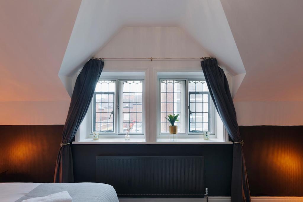 In The Heart Of Chester, Historical & Stylish Apartment Chester
