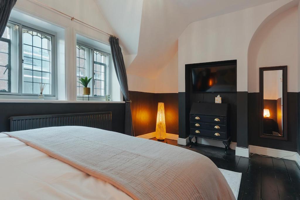 In The Heart Of Chester, Historical & Stylish *